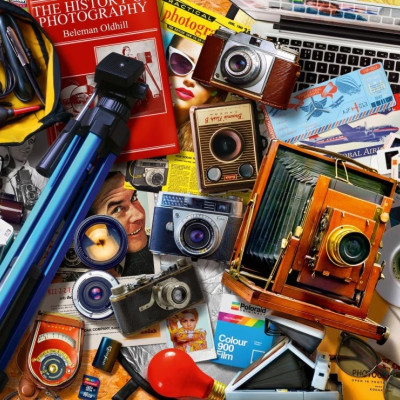 Vecchie macchine fotografiche sul tavolo