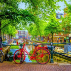 Puzzle - Bluebird - Bicicletta rossa ad Amsterdam