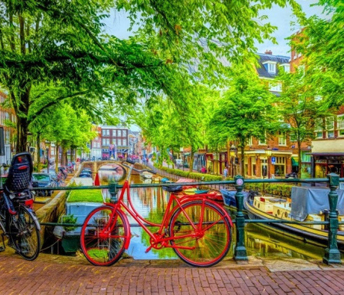 Puzzle - Bluebird - Bicicletta rossa ad Amsterdam