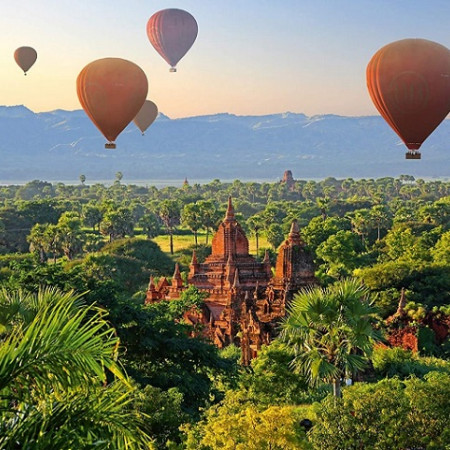 Mongolfiere sopra il Myanmar